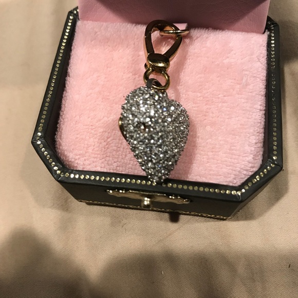 ❌SOLD❌Bejeweled Juicy Couture Heart Charm - Picture 5 of 6